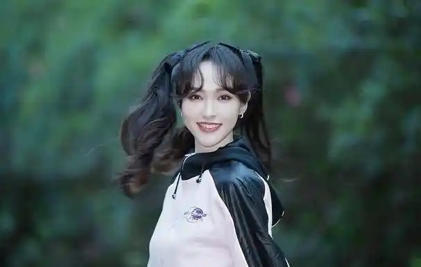 原创唐嫣晒双马尾自拍37岁元气满满甜美可爱似18岁少女