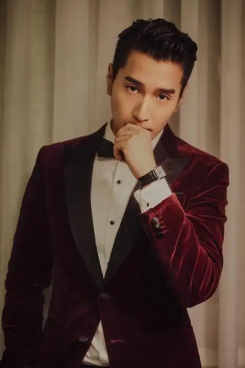 赵又廷穿西装有多好看,虽然不帅气,但是很耐看,越看越好看