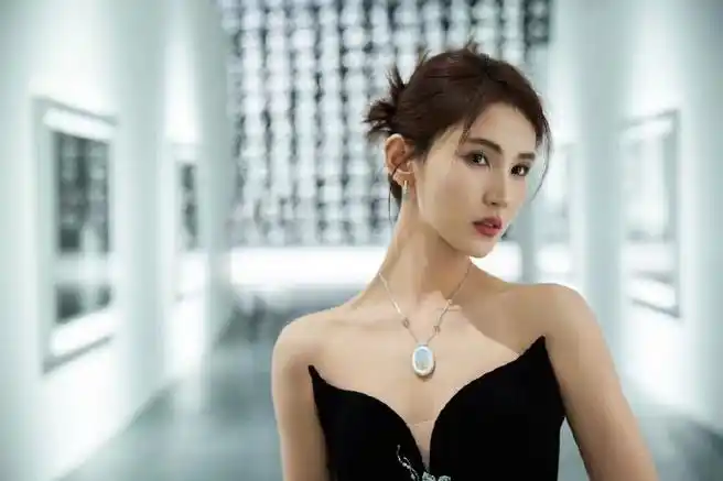 黄晓婉荷叶猫耳礼服裙##黄晓婉北京活动造型