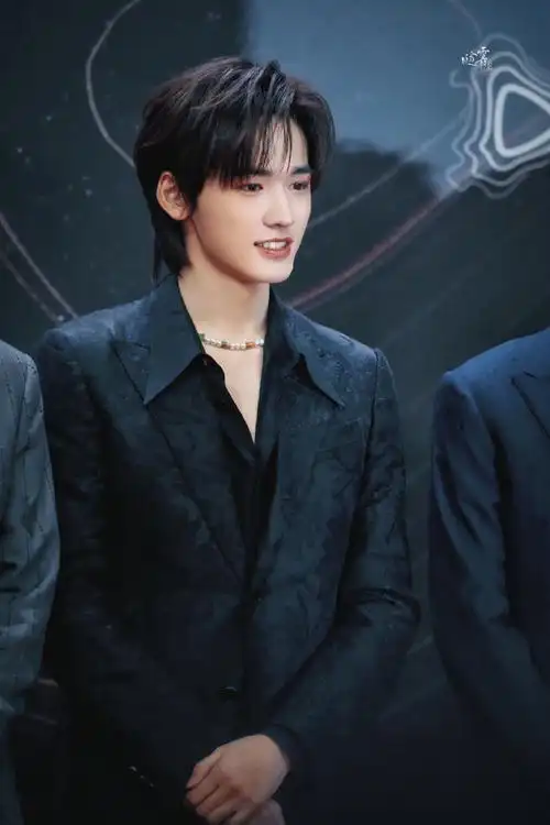 宋亚轩星光大赏##星光大赏红毯