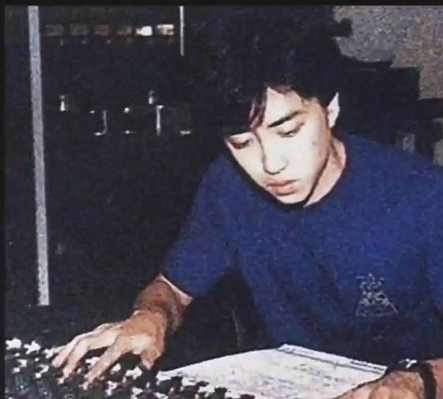 「反差魅力」罕见庾澄庆年轻时的照片,庾郎盘马地,却怕有春泥