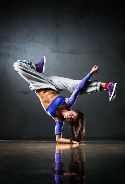 艳丽着装街舞美女人物摄影高清图片