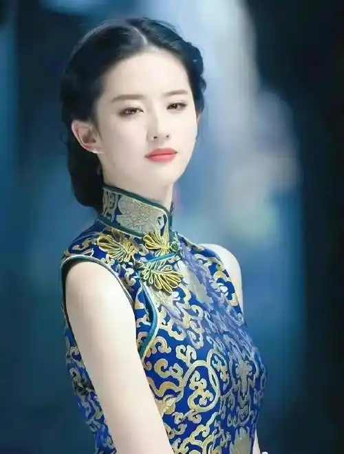 刘亦菲旗袍装惊艳亮相,古典韵味与现代光芒交相辉映_魅力_气质_照片