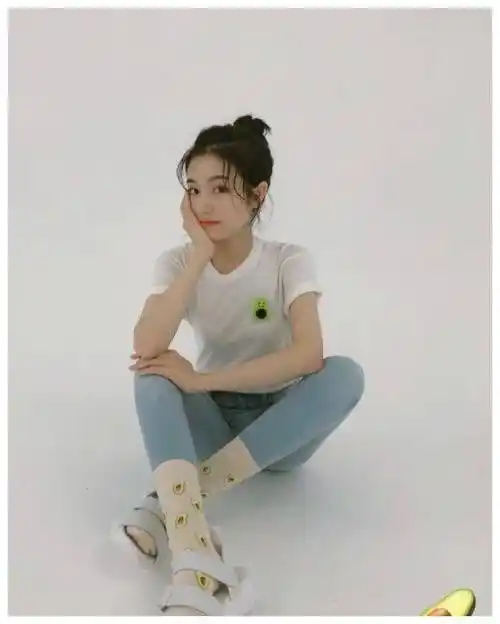 李兰迪真的有勇气,用牛油果袜子配凉鞋,就不怕有味道吗?