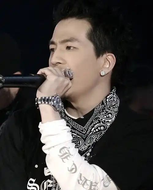 有在关注韩国娱乐或k-pop的朋友应该多少会知道,teddy曾帮yg旗下艺人