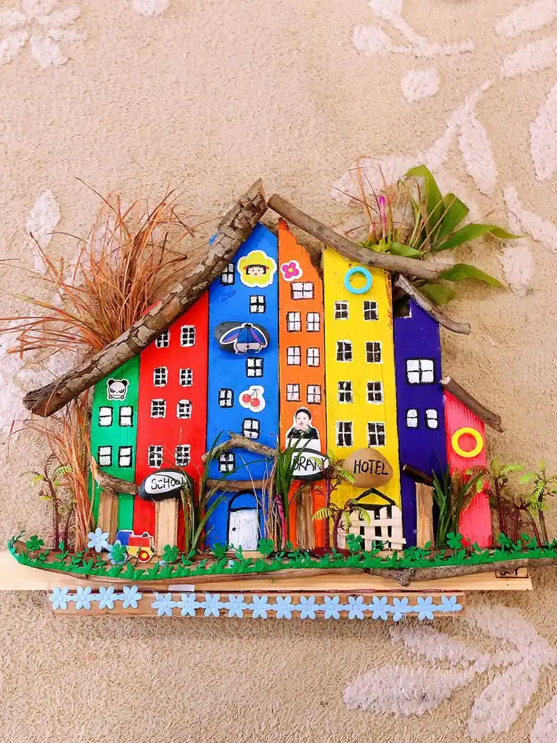 幼儿园立体手工——-树枝立体造型 这应该是肯肯上幼儿园以后做的最