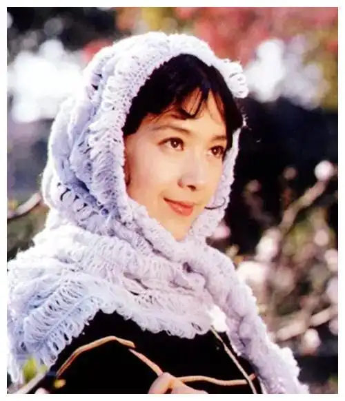 她不是传统美女却因出众气质和洋气外表成为80年代最美女演员