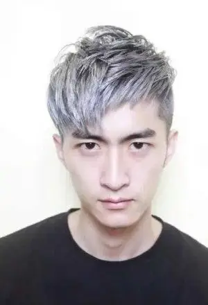 男生鬓角刻图案的发型 帅气与你为伍短头发打造