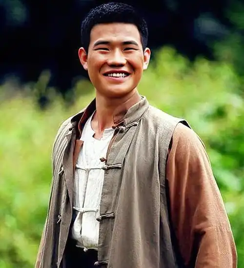 小兵张嘎15年,英子和嘎子再聚首,嘎子成奶爸,英子美到不敢认