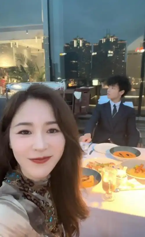 马景涛三婚妻子发文护夫,喊话吴佳尼删除拉踩视频,得有感恩之心