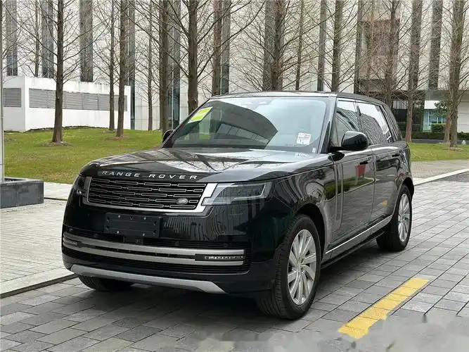 路虎 揽胜3.0 l6 400ps 盛世七座加长版 黑外/黑内 这个月刚提的新车