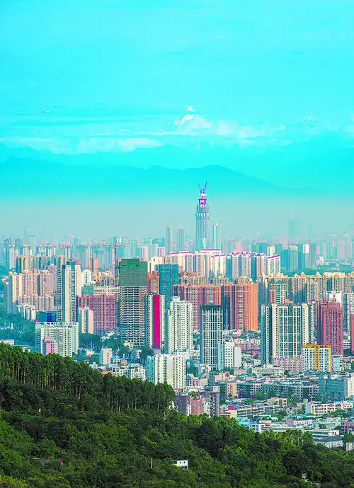 从龙泉山俯瞰成都市区 本报摄影部供图