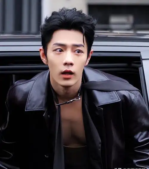 把32岁肖战跟26岁王一博放一起对比我才明白什么叫顶级骨相