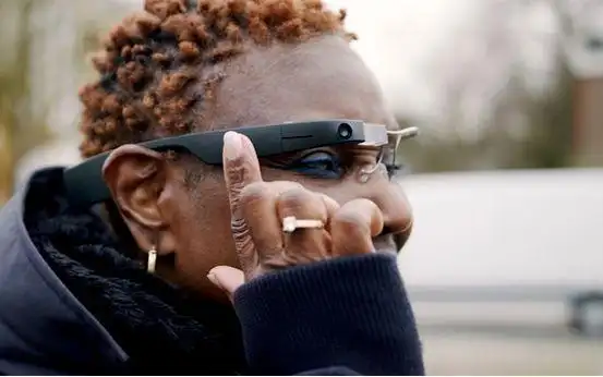 戴上这些眼镜盲人也可以读书逛街交友