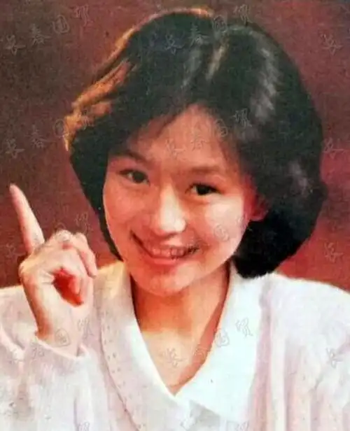 主持人鞠萍30年前青涩旧照曝光,气质清纯甜美俏丽