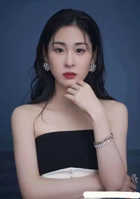 当然,这也是源于张碧晨自己本身就是一个实力派,虽然颜值可能不是很