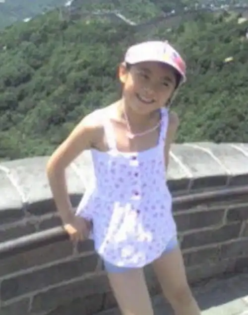 被造谣与韩红结婚的主持人管彤42岁生子后如今怎样了