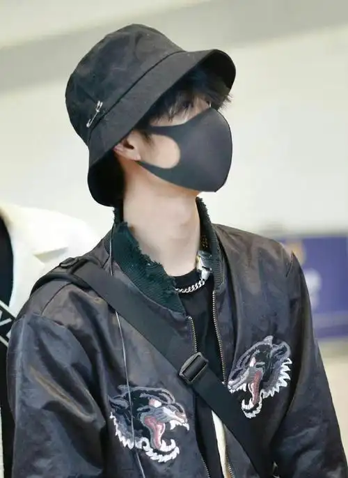 王一博巴黎时装周