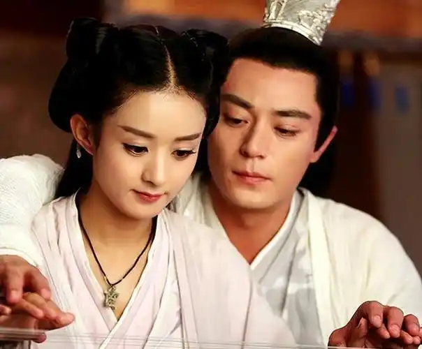 在2015年,赵丽颖与霍建华共同完成了电视剧《花千骨》的拍摄后,两人都