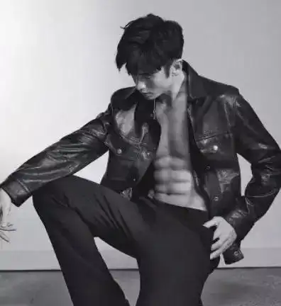 杨幂得力爱将张云龙有颜值有身材双剧齐播都没能大火是为何