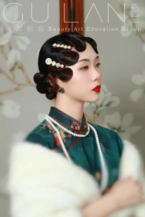 民国风复古旗袍造型低发髻手推波