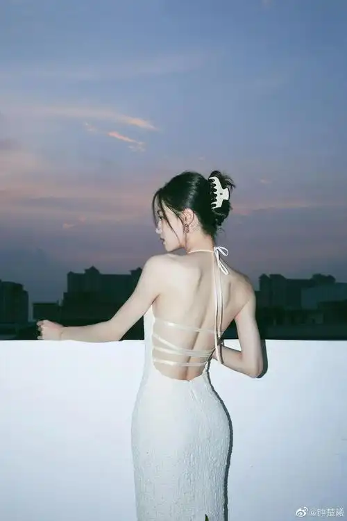 接演了《解放:终局营救》《神探蒲松龄》《八月未央》等影视剧,她的