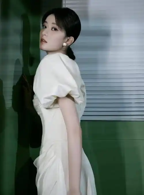 女星乔欣写真合集:如花似玉,亭亭玉立