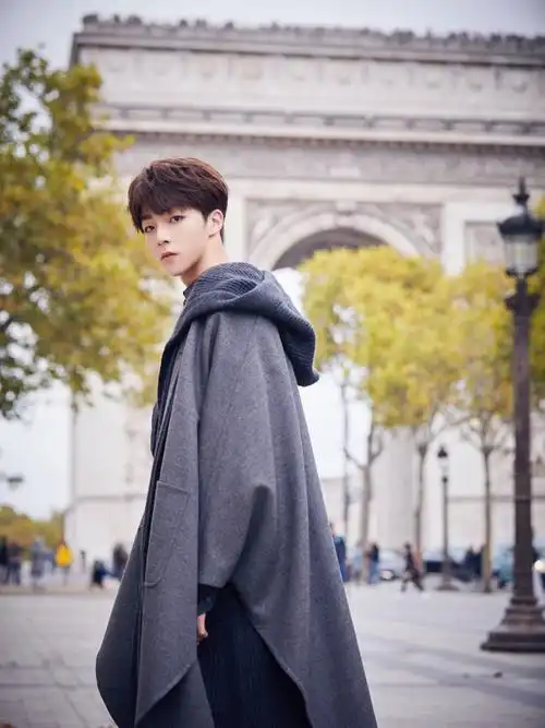 陈立农优雅活力写真图片18