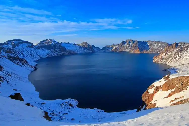 冬季长白山天池雪景全景.