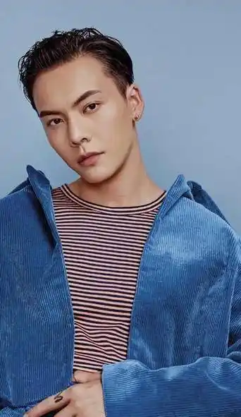 你们更爱陈伟霆留胡须霸气的模样还是那清秀的脸庞?_照片_剧照_时尚