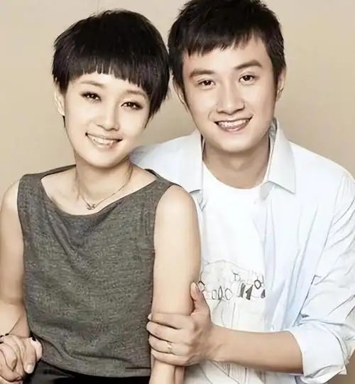 两人的感情发展过程中,这位默默无名的小演员逐渐跻身人生巅峰.