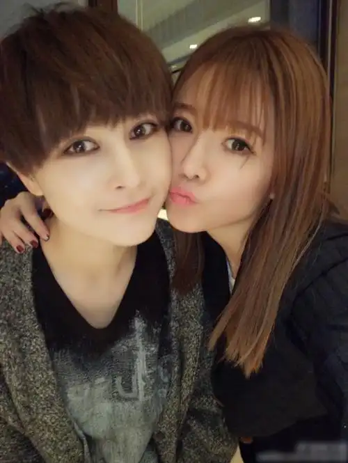 安又琪谭维维等超女相聚 引网友泪奔-凤凰新闻