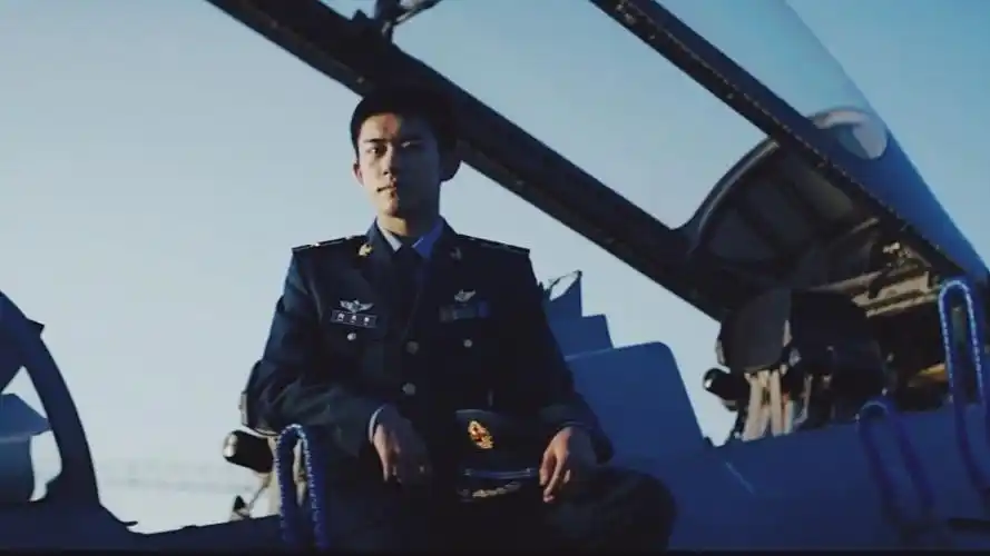 四字弟弟的军装照拿来吧你