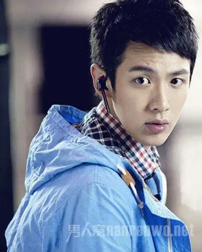 有木有人知道柯震东这个发型怎么剪