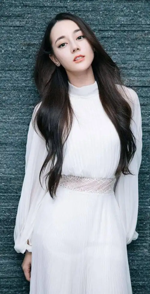 鞠婧祎,吴宣仪,周洁琼,迪丽热巴,谁的露脐装更美若天仙?