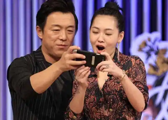 黄渤用了13年追她,成名后对她不离不弃,如今46岁把她宠成公主_老婆