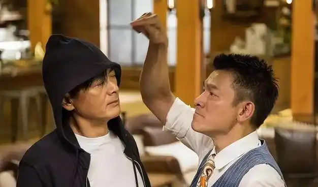 与"身体力行"的刘德华相比,周润发的"遮羞布"渐渐遮不住了|宁浩|记者|