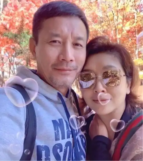 江珊二婚老公是熟悉的他穿西装儒雅绅士比前夫高曙光还有魅力