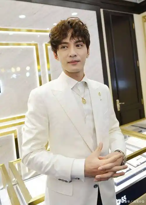 徐正溪健身照曝光 八块腹肌惊艳众人_照片_身材_网友