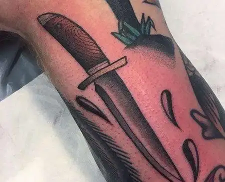 满背天使十字架纹身