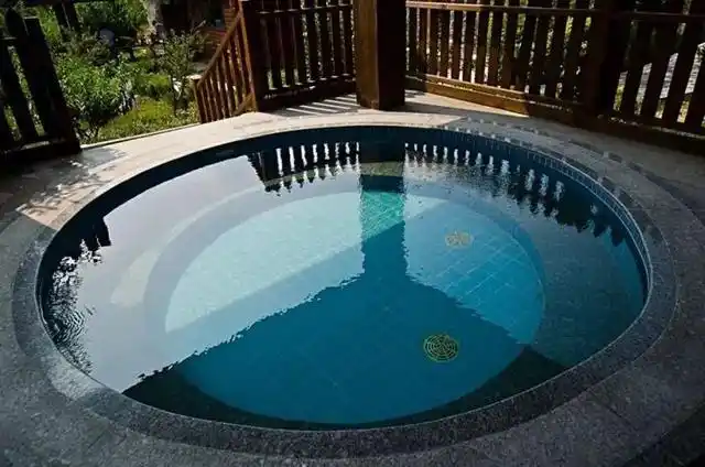 福,禄,寿,喜原汤泡池,水质优于国家最新引用矿泉水标准,是少数的可饮