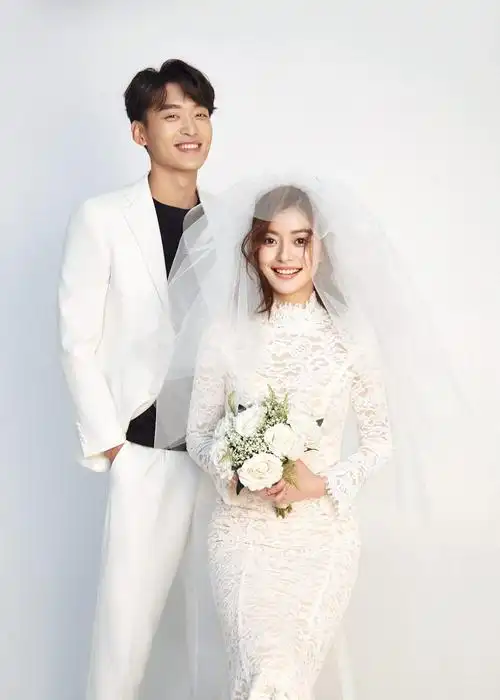 一组简约时尚的婚纱照,定格最幸福的一刻_高清图集_新浪网