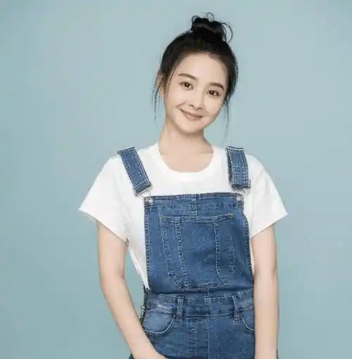 曾饰演胖婶女儿佳佳,留学回归后无人问津,甜美可爱未改变_杨丽晓_演技