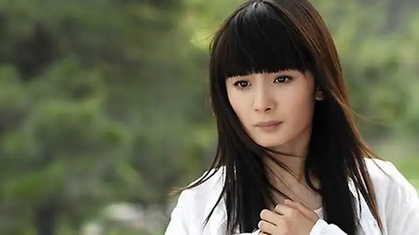 杨幂《笑着活下去》