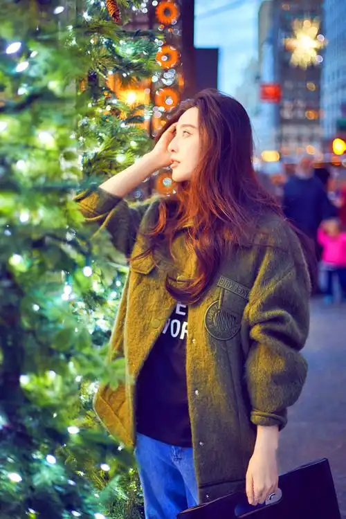 日前,范冰冰最新一组街拍大片曝光.