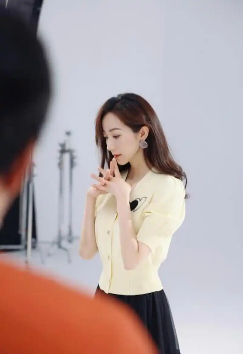 韩雪,紧身职业装,尽显女强人本色.