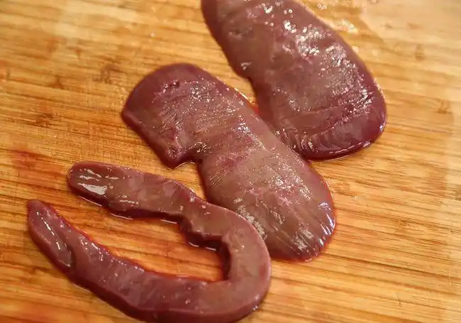 猪腰怎么处理?这么做没有一点腥臊味,和它搭配做绝味火爆腰花!