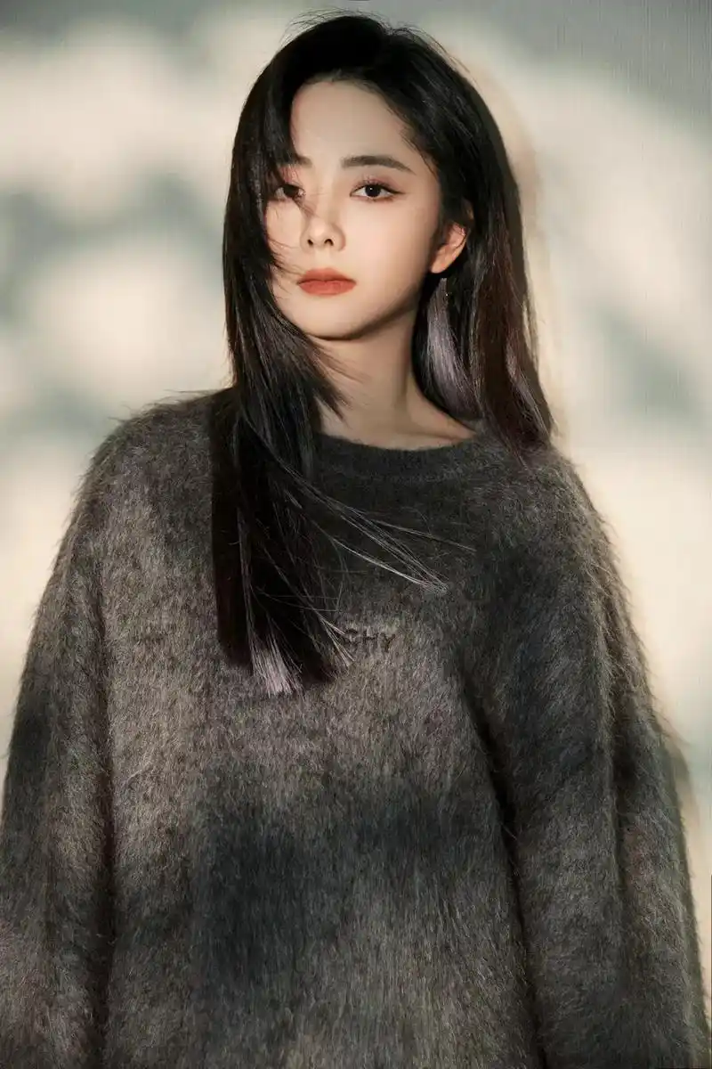 新年开工,品牌直播,这个造型不要太惊艳#谭松韵纪梵希代言 - 抖音