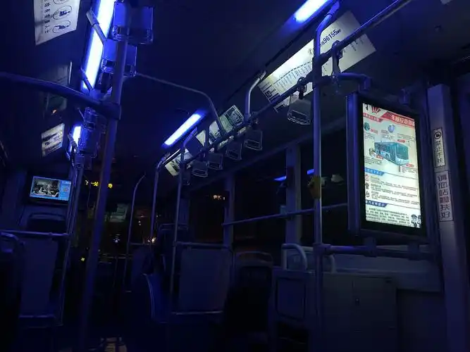 雨天 公交 夜晚