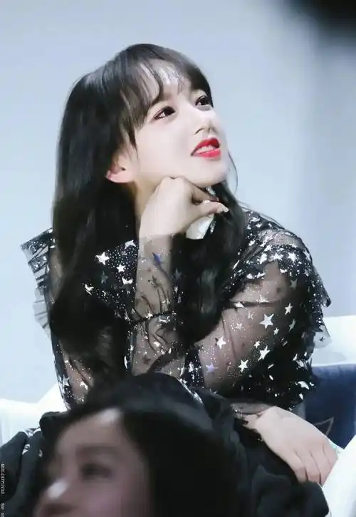 "绝世美少女"程潇 充满青春气息的懵懂感 宛如人间般